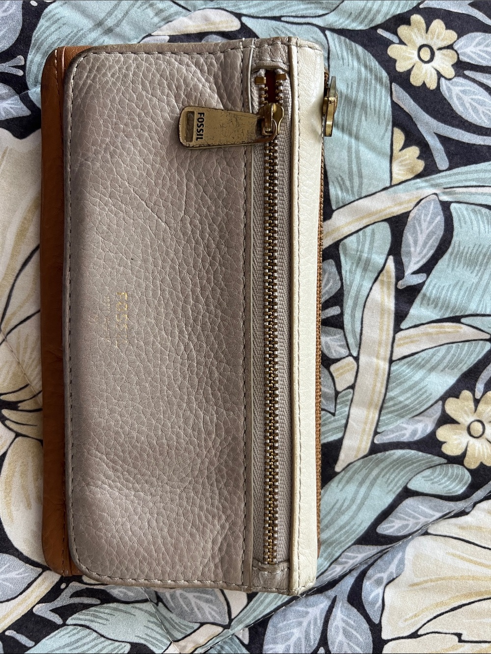 Fossil Taupe and Tan Pebbled Leather Zip Wallet with Gold Hardware